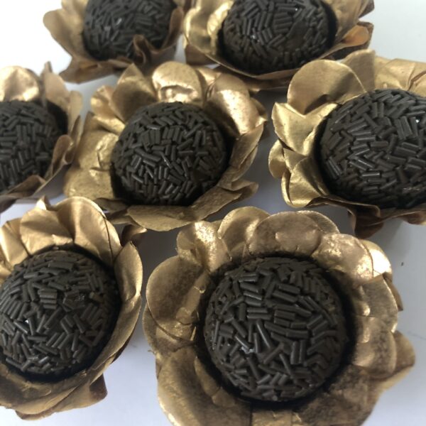 Kit 40~400 Forminhas floral Doces Finos Flor Casamento Aniversario Festa Brigadeiro Metalizadas